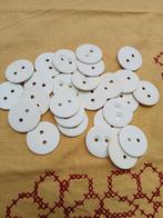 Grote witte knopen VOOR €5,50 INCL, Hobby en Vrije tijd, Naaien en Fournituren, Ophalen of Verzenden, Zo goed als nieuw, Knoop of Knopen