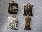 Set van 4 Letter Hangers met Bloemen - G R I M - 2 cm, Antiek en Kunst, Curiosa en Brocante, Verzenden