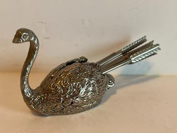Brocante Zwaan met zes Cocktailprikkers - zilver kleurig beschikbaar voor biedingen