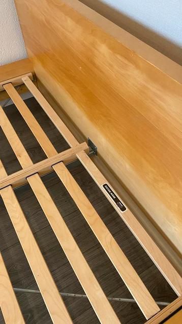 IKEA Malm bed 140x200 + bijpassend nachtkastje - afbeelding 8