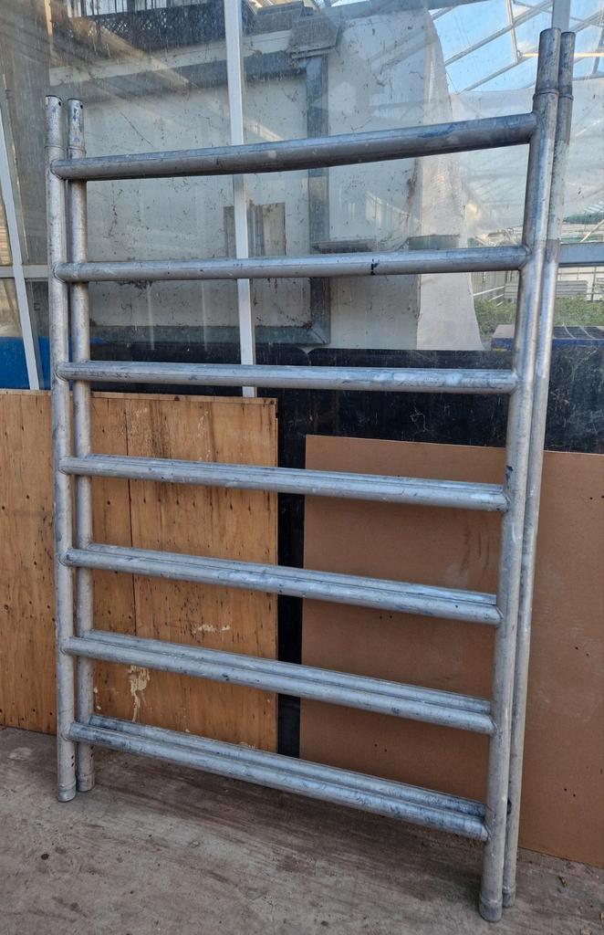 Aluminium opbouw frames 7 sporten, steiger delen, Doe-het-zelf en Verbouw, Steigers, Gebruikt, Rolsteiger of Kamersteiger, 5 meter of hoger