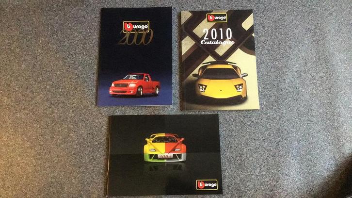 BURAGO JAARBOEK FOLDER CATALOGUS LOT 3x 2000 2003 2010 NIEUW, Hobby en Vrije tijd, Modelauto's | 1:43, Zo goed als nieuw, Overige typen