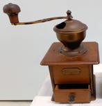 Antieke Koffiemolen merk Pe De - gesmeed maalwerk, Ophalen of Verzenden