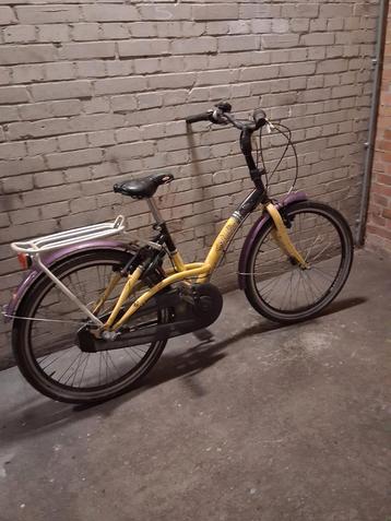 Te koop, Batavus merk fiets 24 maat.met slot en sleutel.  beschikbaar voor biedingen