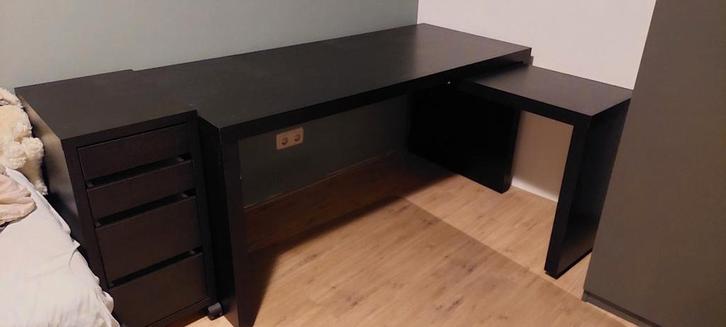 Ikea Malm bureau, uitschuifbaar met Micke ladeblok op wielen, Huis en Inrichting, Bureaus, Zo goed als nieuw, Ophalen