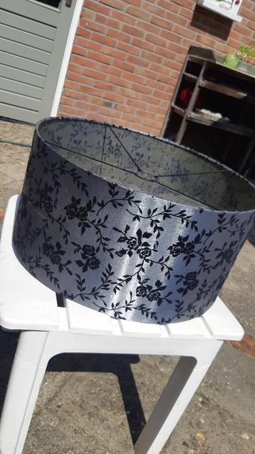 Lampenkap groot en mooi beschikbaar voor biedingen
