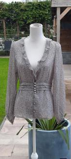 Blouse trendy froezel kraag grijs maat s te dragen met een, Kleding | Dames, Ophalen of Verzenden, Nieuw, Maat 36 (S), Grijs