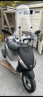 Grijze Piaggo ZIP C25 uit 2011, 50 CC, 4 Takt, Fietsen en Brommers, Scooters | Piaggio, Ophalen, Gebruikt, Maximaal 45 km/u, Zip