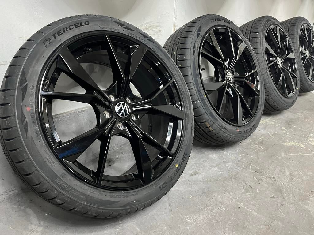 VW Taigo T-Cross 18 inch Velgen Banden (zo goed als nieuw), Auto-onderdelen, Banden en Velgen, 18 inch, Banden en Velgen, Ophalen of Verzenden