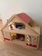 Leuke houten poppenhuis met inrichting en poppen, Ophalen, Gebruikt