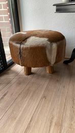 Hocker koeien/geitenvacht, Huis en Inrichting, Banken | Voetenbanken en Poefen, Ophalen of Verzenden, Zo goed als nieuw, Rond