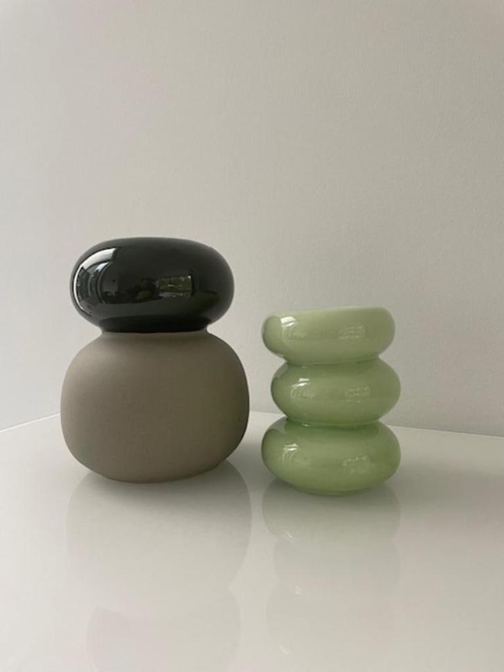Moderne sculpturale designvazen in taupe, donkergroen, mint, Huis en Inrichting, Woonaccessoires | Vazen, Zo goed als nieuw, Overige kleuren