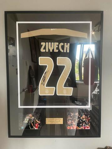 Gesigneerd en ingelijst Ziyech Ajax shirt (COA) beschikbaar voor biedingen