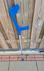 Gebruikte blauwe loopkruk met reflector handvat

Stevige en, Ophalen