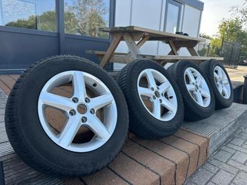 Audi Velgen 5 Spaaks Zonder naafdop Winterbanden 195/65R15   beschikbaar voor biedingen