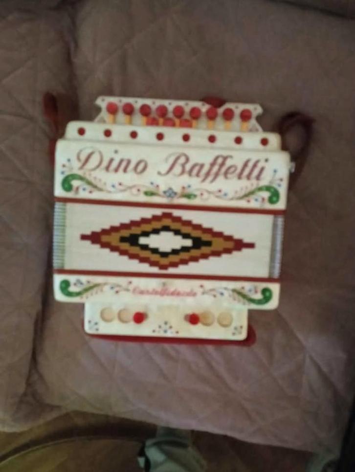 Dino bafetti 2 bass, Muziek en Instrumenten, Accordeons, Zo goed als nieuw, Overige formaten, Overige merken, Ophalen of Verzenden