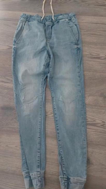 Te koop: 2x herenjeans maat XS, i.g.st., Kleding | Heren, Spijkerbroeken en Jeans, Zo goed als nieuw, Ophalen of Verzenden