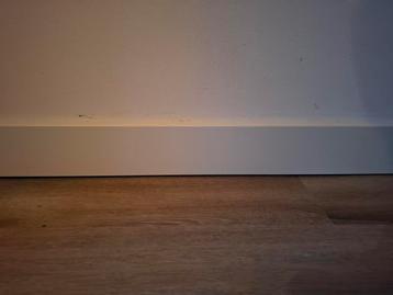 Mooie witte plinten te koop! beschikbaar voor biedingen