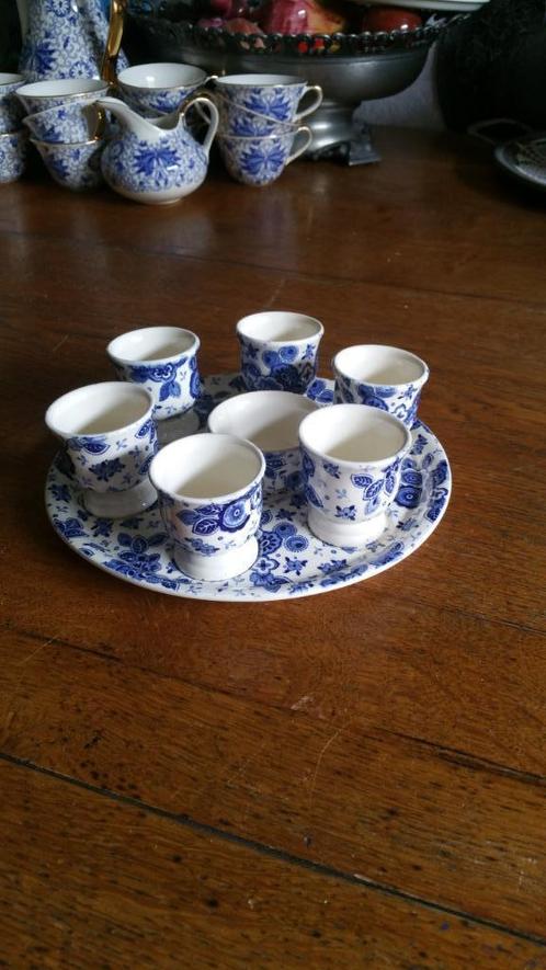 zo goed als gaaf eierdopjes set societe ceramique BEATRIX, Antiek en Kunst, Antiek | Servies los, Ophalen of Verzenden