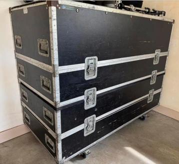 GEVRAAGD: Drumkist/ Drumpodium / Flightcase beschikbaar voor biedingen