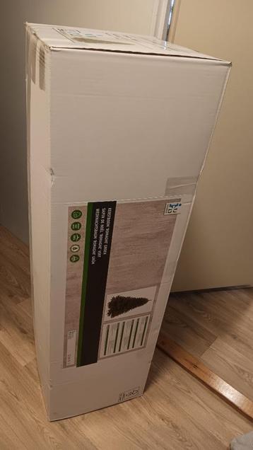 Kerstboom Triumph Tree Romagne 215 cm beschikbaar voor biedingen