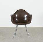 Eames armstoel DAR met fiberglass kuip bruin Herman Miller, Huis en Inrichting, Stoelen, Ophalen, Gebruikt, Bruin, Eén