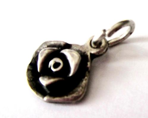 Vintage Roosje ketting hanger sleutel hanger Charm, Sieraden, Tassen en Uiterlijk, Kettinghangers, Zo goed als nieuw, Zilver, Verzenden