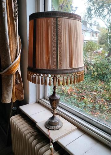 Vintage Tafellamp met Kap beschikbaar voor biedingen