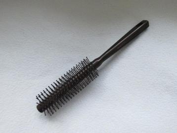 1 EURO OF GRATIS Ronde haarborstel met plastic pinnetjes beschikbaar voor biedingen