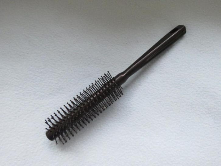 1 EURO OF GRATIS Ronde haarborstel met plastic pinnetjes, Sieraden, Tassen en Uiterlijk, Uiterlijk | Haarverzorging, Zo goed als nieuw