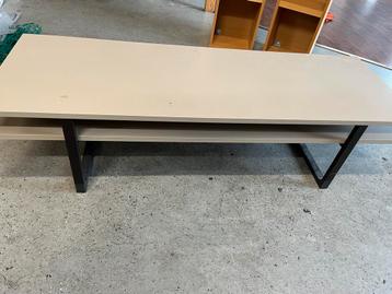 Salontafel lichtgrijs  beschikbaar voor biedingen