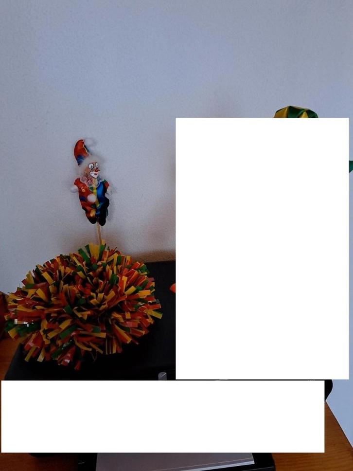 Carnavals-set: kransje en clowntje op stokje., Huis en Inrichting, Woonaccessoires | Kransen, Zo goed als nieuw, Ophalen of Verzenden