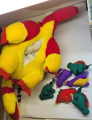 Zwangere dinosaurus Ritssluiting 6 kinderen pluchen speelgoe beschikbaar voor biedingen