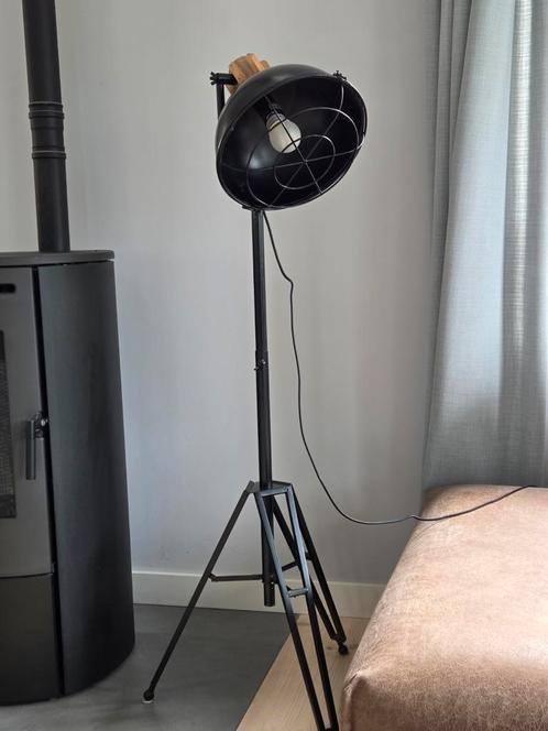 Industriële staande lamp, Huis en Inrichting, Lampen | Vloerlampen, Zo goed als nieuw, 100 tot 150 cm, Metaal, Ophalen