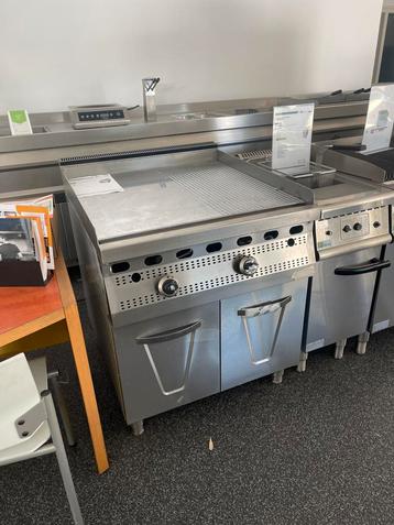 Horeca apparatuur. Bakplaat lava friteuse vaatwasser dranke beschikbaar voor biedingen
