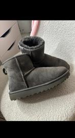 Uggs Grijs Maat 37 - Heel Goede Staat!, Kleding | Dames, Schoenen, Ophalen of Verzenden, Zo goed als nieuw, Grijs, Pantoffels of Sloffen