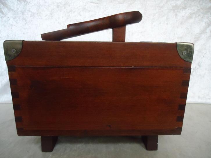 Oude houten Schoenpoets/opberg kist met metalen beslag, Huis en Inrichting, Woonaccessoires | Kisten, Gebruikt, Minder dan 50 cm