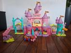 V-Tech speelpaleis, 2 poppetjes een paard en wagen, Ophalen, Zo goed als nieuw, 6 maanden tot 2 jaar