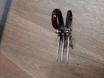 Pieren knipschaar beschikbaar voor biedingen