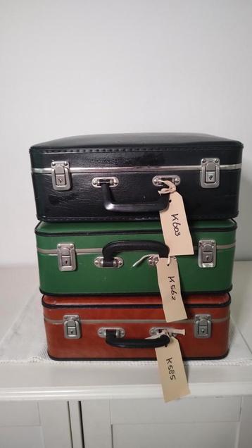 K585 VINTAGE  stewardess koffer  van geperst karton bruin beschikbaar voor biedingen