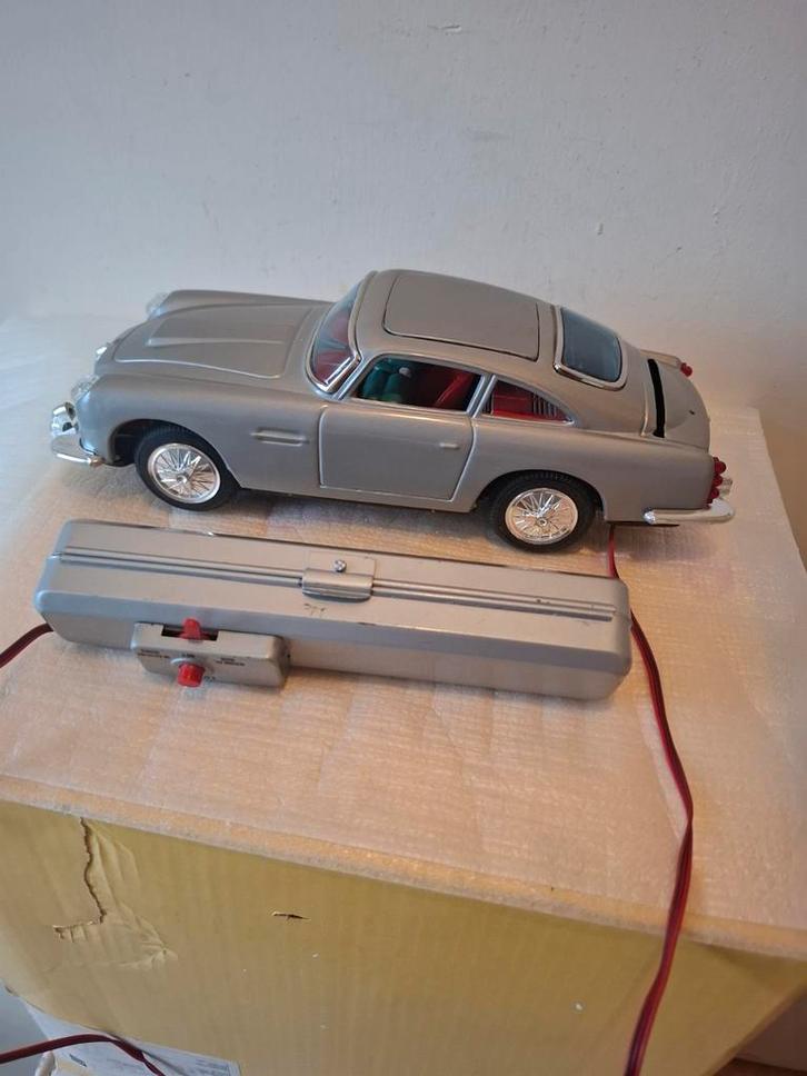 Blikken Aston Martin James Bond in gehavende OVP zie foto's, Antiek en Kunst, Antiek | Speelgoed, Ophalen of Verzenden