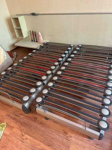 Gratis Twee losse bedden verstelbaar (+achterwand) beschikbaar voor biedingen