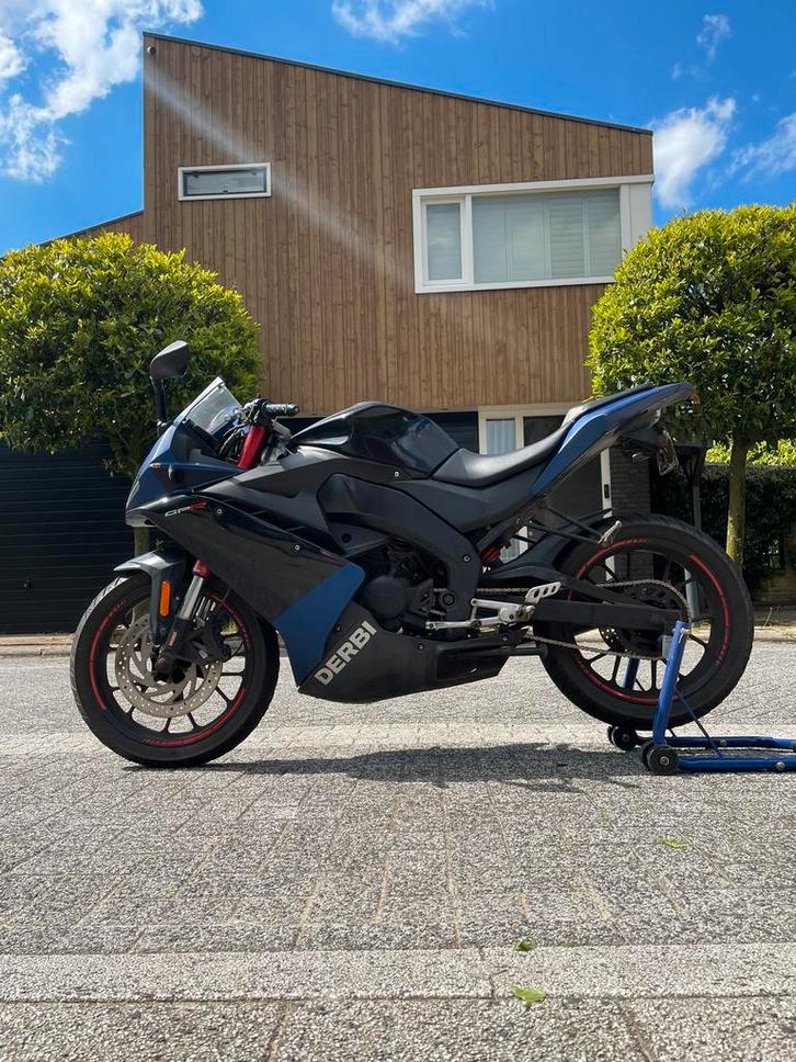 Derbi GPR50 (2015), Fietsen en Brommers, Brommers | Derbi, Gebruikt, Maximaal 45 km/u, Ophalen