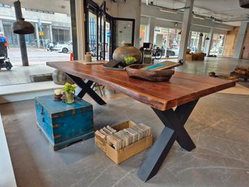 Eettafel Boomstamtafel Acaciahout 220x100cm - Leegverkoop! beschikbaar voor biedingen