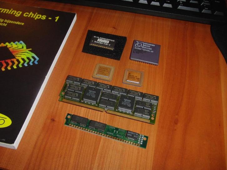 Vintage IC Chip Collectie + Boek Charming Chips, Computers en Software, Vintage Computers, Ophalen of Verzenden