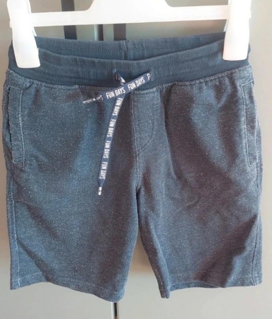 Korte broek maat 134/140, Kinderen en Baby's, Kinderkleding | Maat 134, Ophalen of Verzenden, Gebruikt, Jongen of Meisje, Broek
