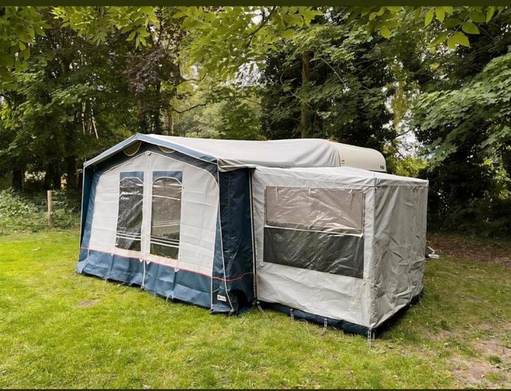 Kip caravan met voortent, uitbouw en inboedel, Caravans en Kamperen, Caravans, Particulier, tot en met 3, 500 - 750 kg, Rondzit