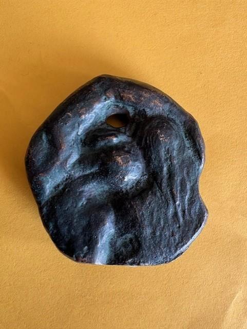 Bronze amulet 'Man en vrouw', Antiek en Kunst, Antiek | Overige Antiek, Ophalen of Verzenden