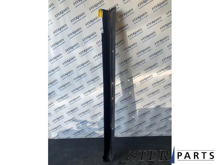 Zijskirt rechts van een Mercedes B-Klasse, Gebruikt, -, Ophalen of Verzenden, -