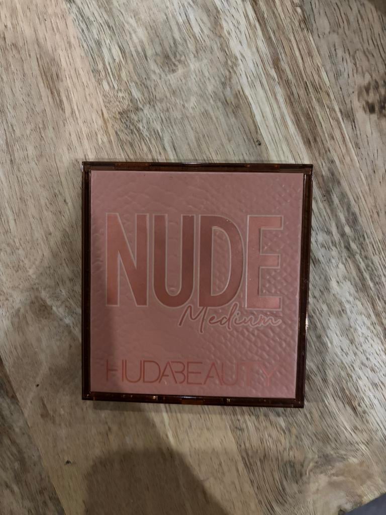 Huda beauty nude medium, Sieraden, Tassen en Uiterlijk, Uiterlijk | Cosmetica en Make-up, Ogen, Ophalen of Verzenden, Zo goed als nieuw